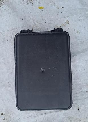 Корпус блока предохранителей volkswagen passat b5+ 1.9tdi 2003г.в 8d0927355