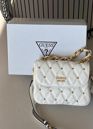 Сумка guess triana flap shoulder белый есть