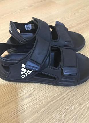 Adidas босоніжки для хлопчика фірмові