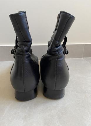Женские кожаные черные ботинки на низком ходу каблуке размер 39 404 фото