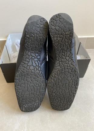 Женские кожаные черные ботинки на низком ходу каблуке размер 39 405 фото