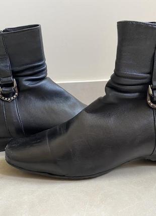 Женские кожаные черные ботинки на низком ходу каблуке размер 39 403 фото