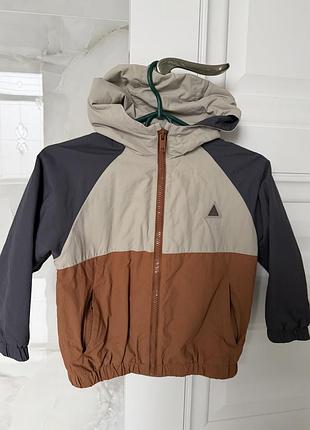 Модняча вітровка zara