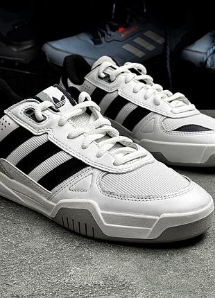 Білі кросівки adidas jq8907