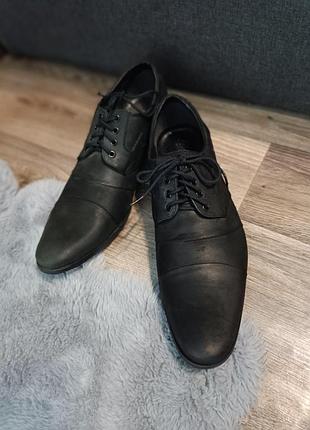 Чоловічі шкіряні туфлі 49 розміру.