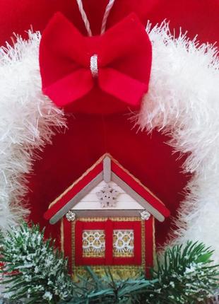 Різдвяний вінок з будиночком новорічний вінок вінок на двері4 фото