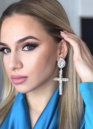 Нейморно гарні сережки у вигляді хрестів з горним хрусталем золотистого кольорів