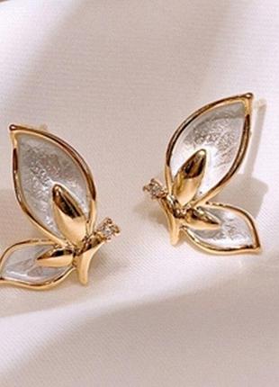Золотисті сережки цвяшки у вигляді метеликів
