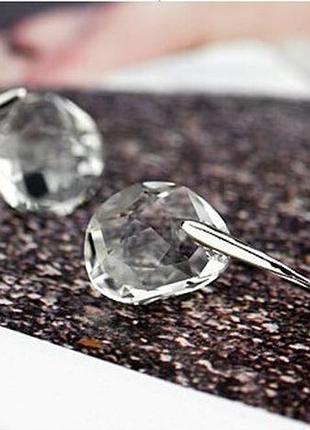 Сережки с прозрачным камнем