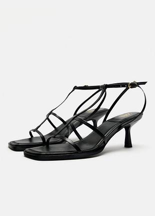 Zara чорні босоніжки зара шкіра