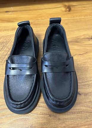 Туфлі лофери zara 28 р. шкіра