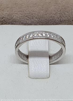 Серебряное кольцо с фианитами. 10008р 17