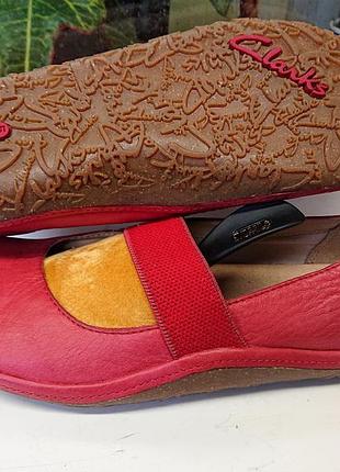 Очень мягкие ,легкие  комфортные кожаные мокасины "clarks ® ". оригинал . 38 р.