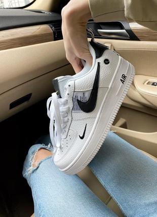 Nike air force женские кроссовки белые из кожи черный логотип8 фото