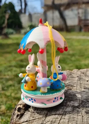 Пасхальное украшение, карусель, пасхальные кролики.