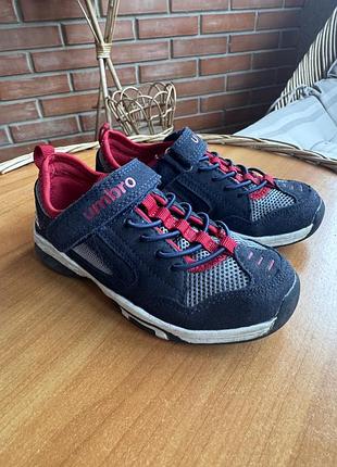 Кросівки umbro дитячі 28 eur темно-сині з червоними елементами