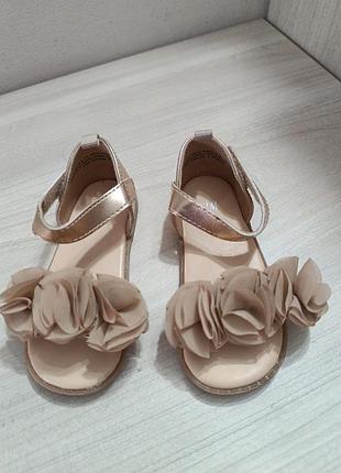 Босоножки летние