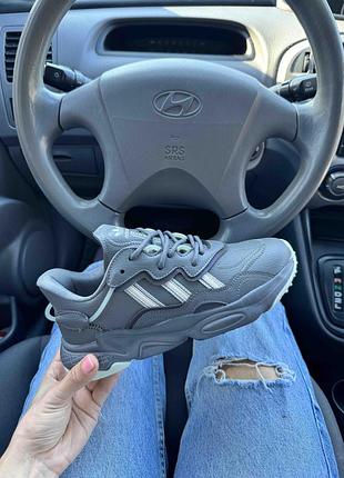 Крутые женские кроссовки adidas  полностью натуральная кожа