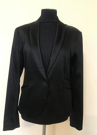 In wear гарний піджак з стрейчевого атласу