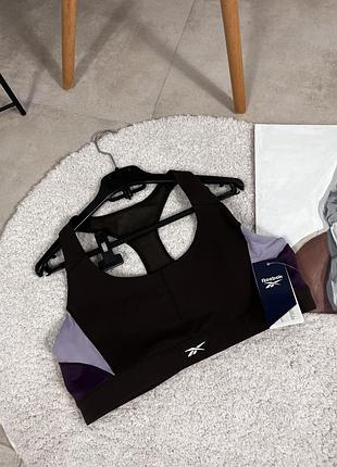 Топ від reebok