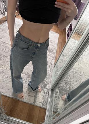 Продаю джинси zara, розмір 40. одягала 3-4 рази, стан дуже хороший ** ідеально підійдуть тим, хто любить носити джинси на стегнах✨