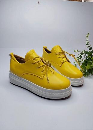 Кроссовки женские