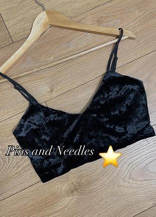 Оксамитовий кроп-топ бралет від бренду pins and needles (ексклюзивна лінійка urban outfitters)