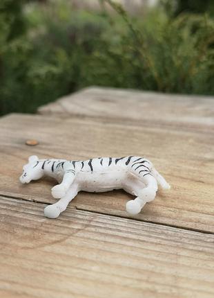 Зебра игровая фигурка 4