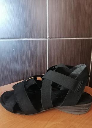 Продам босоніжки