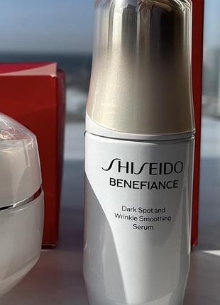 Новинка! освітлююча і розгладжуюча сироватка shiveido benefiance dark spot and wrinkle smoothing serum