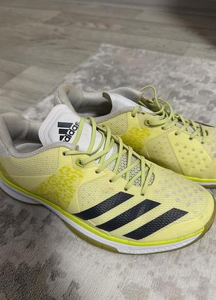 Кросівки adidas в хорошому стані