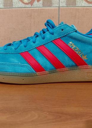 Кросівки adidas  spezial.