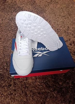 Reebok classic leather в белом цвете с фирменными красными акцентами (vector red),оригинал,новые