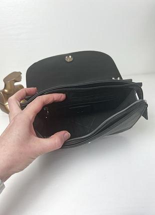 Чорна сумочка bata 6