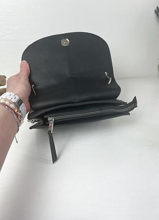 Чорна сумочка bata 9