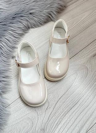 Туфельки для дівчинки