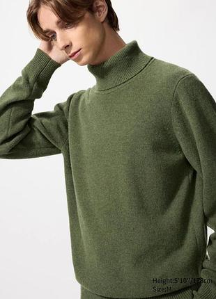 Светр uniqlo зелений 100% lambswool turtleneck jumper