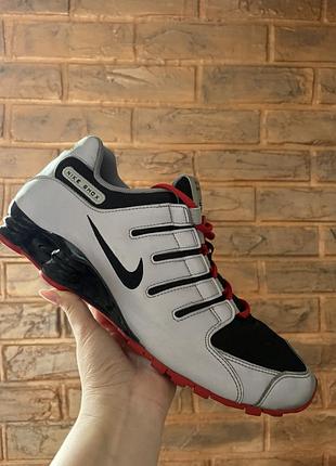 Чоловічі кросівки бренду nike, модель shox.