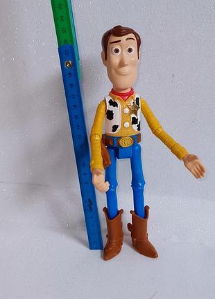 Фигурка шерифа уди история игрушек от disney и pixar. оригинальная. высота 22 см.