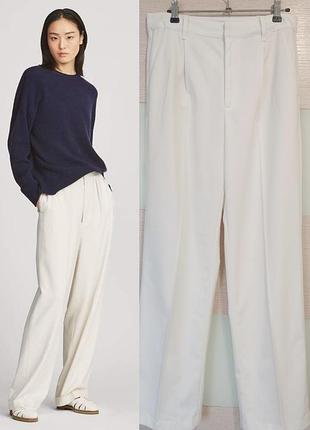 Белые женские брюки с защипами bershka