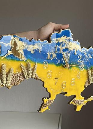 Часы настенные из эпоксидной смолы "карта украины" 60х38 см