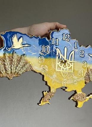 Часы настенные из эпоксидной смолы "карта украины" 50x32 см