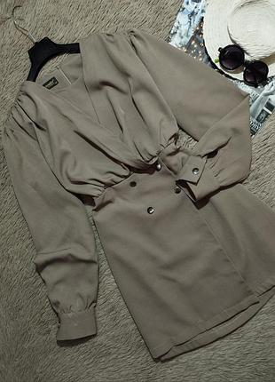 Гарна сукня з об'ємними рукавами/плаття