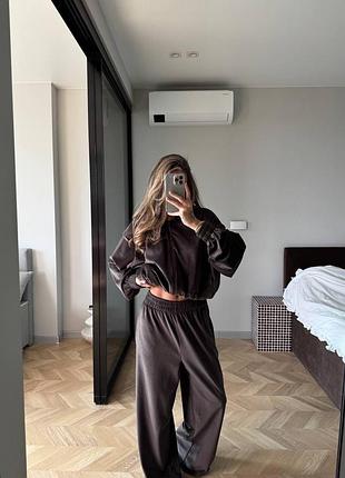 Велюровый спортивный костюм