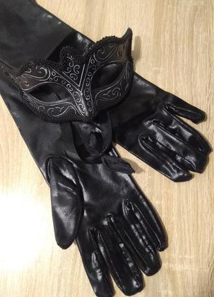 Комплект маска и перчатки черного цвета