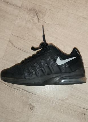 Кросівки бренду nike для підлітка