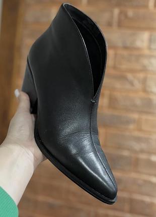 ⭐️zara жіночі ботильйони на пласкій підошві прикрасять твiй повсякденний гардероб.