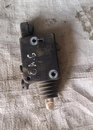 Привод центрального замка багажника opel astra g 1.9d 90460062