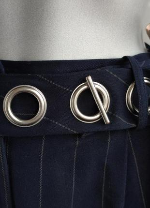 Стильные брюки marks & spencer в полоску модного зауженного кроя с поясом.10 фото