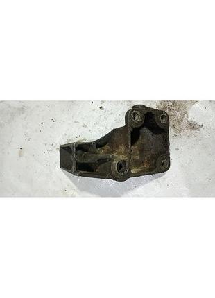 Кронштейн двигателя 90496674 opel omega b 3.0